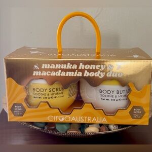 Manuka Honey & Macadamia Body Duo Gift Set - Hydrate & Soothe.